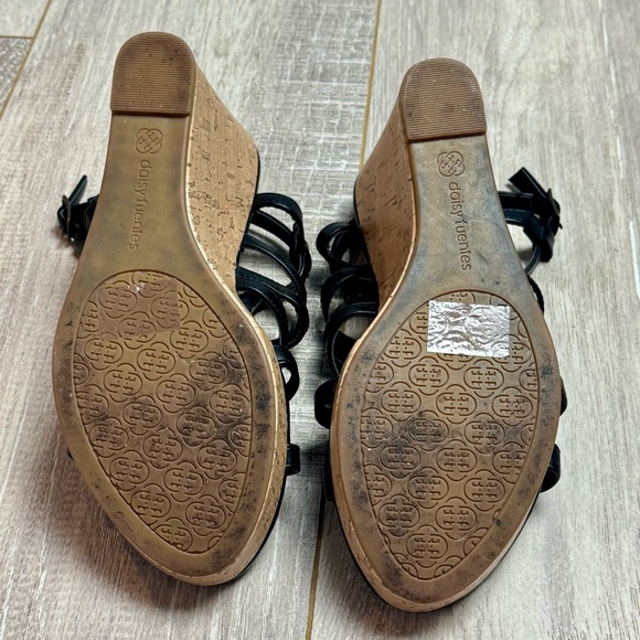 Daisy Fuentes Black Wedge Sandals - Picture 5 of 5